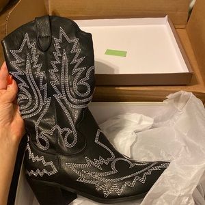 black cowgirl boots
